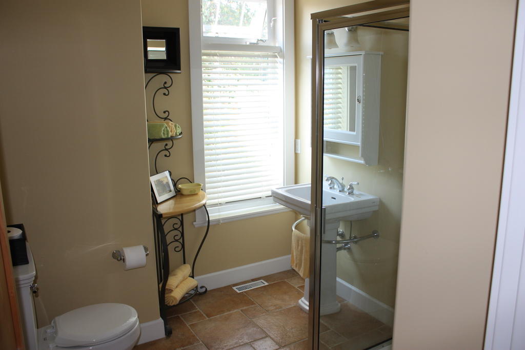 Eaglenest Manor Cowichan Duncan Room photo